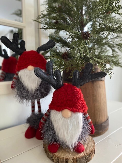 Sitting Deer Gnome-Red