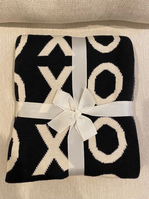 XOXO Knitted Throw-reversible