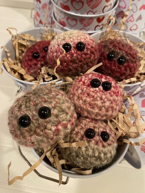Multi Shades Bucket of LOVE Niff