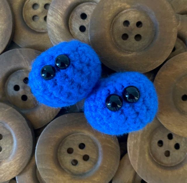 Knit Niff: Button Blue