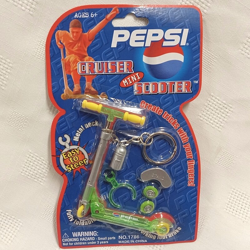 3 1/2&quot;H Pepsi Cruiser Mini Scooter Keychain - Green