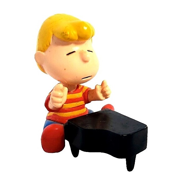 2 3/4"H Schroeder and His Piano PVC Figure