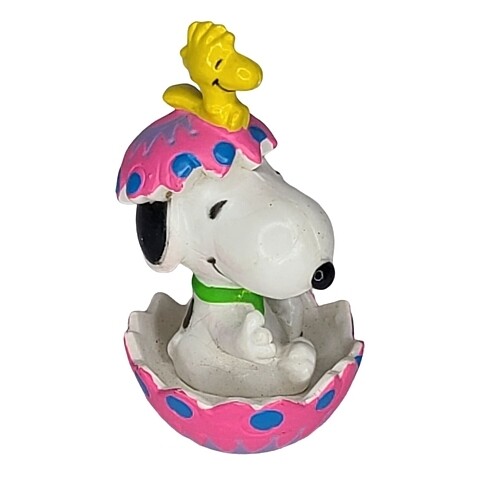 2 3/4"H Snoopy and Woodstock Sitting in Pink Easter Egg PVC Figure