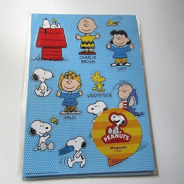 Peanuts 12 Magnet Set