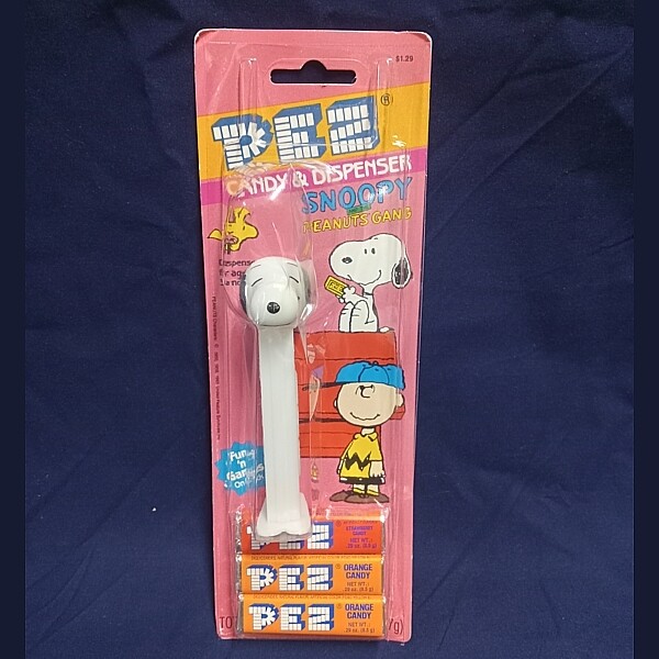 Peanuts Snoopy PEZ Dispenser Carded
