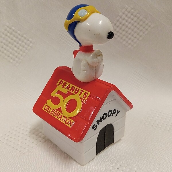 2 1/2"H Snoopy Flying Ace on Doghouse PVC Figure