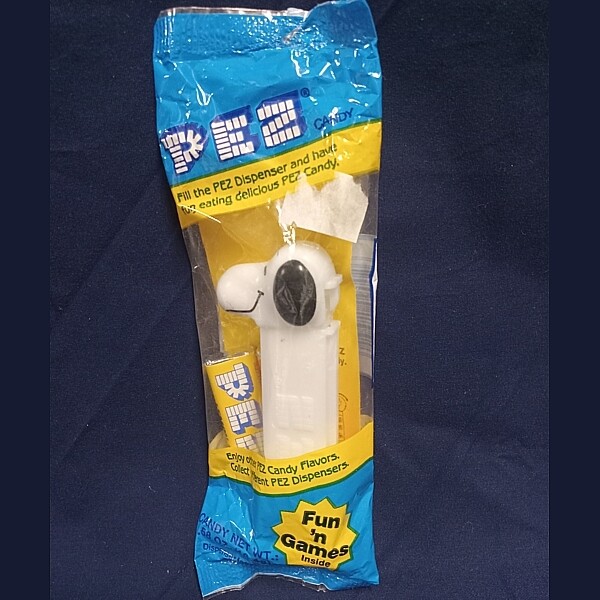 Peanuts Snoopy PEZ Dispenser in Package