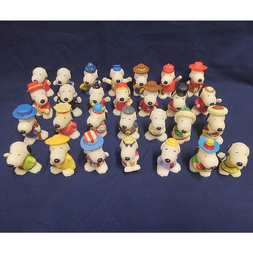 28 Snoopy Vinyl Figures Representing 28 Different Countries