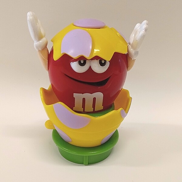 M&amp;M Easter Action Topper - RED in Yellow and Purple Egg