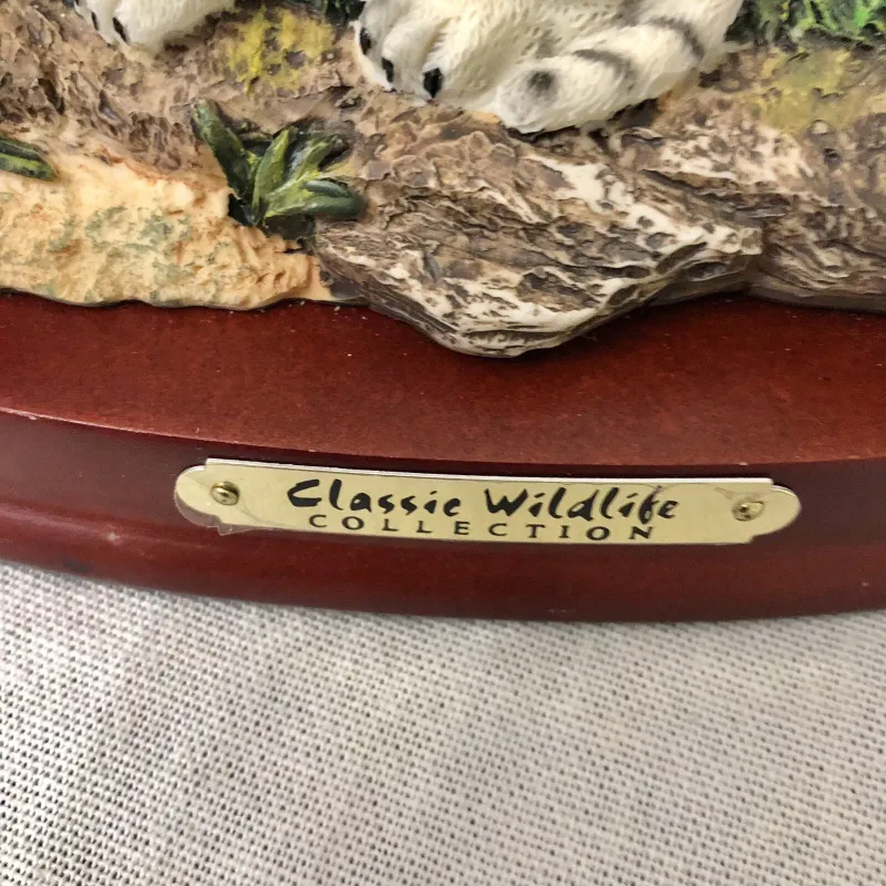 White Tiger and Cub - Classic Wildlife Collection Poly-Resin Statue 31061