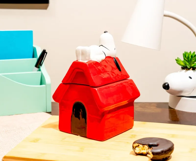 Snoopy on Doghouse Ceramic Cookie Jar / Treat Jar