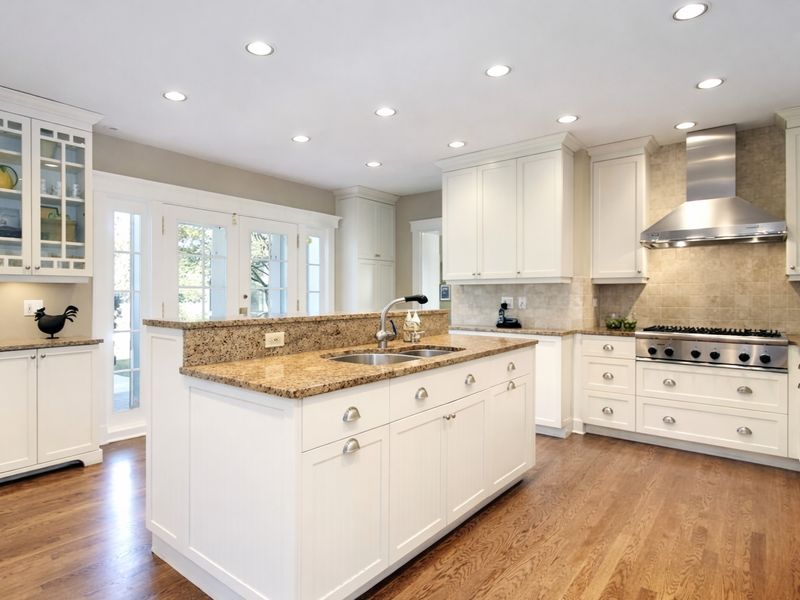 Custom-Made | Traditional Style Kitchen, White 33