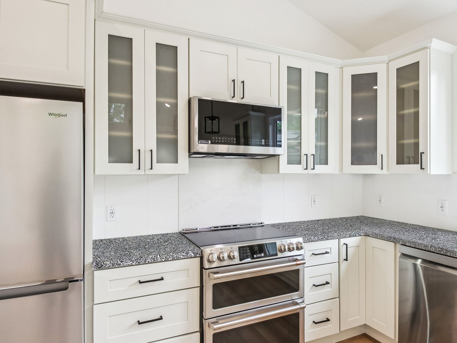 9ft x 26" x 17 or 34mm | Granite Countertop - Granite Grey