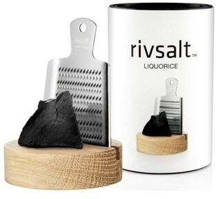 RivSalt Liquorice with Grater on Oak stand