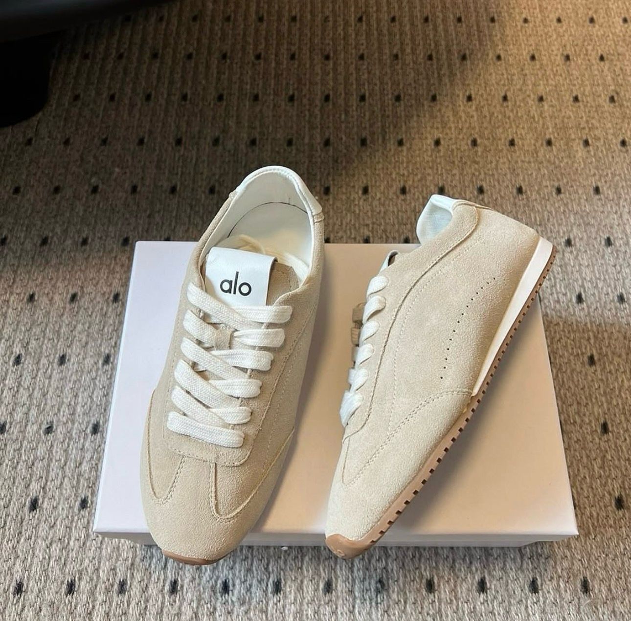 Alo Sunset Sneaker in Sandstone