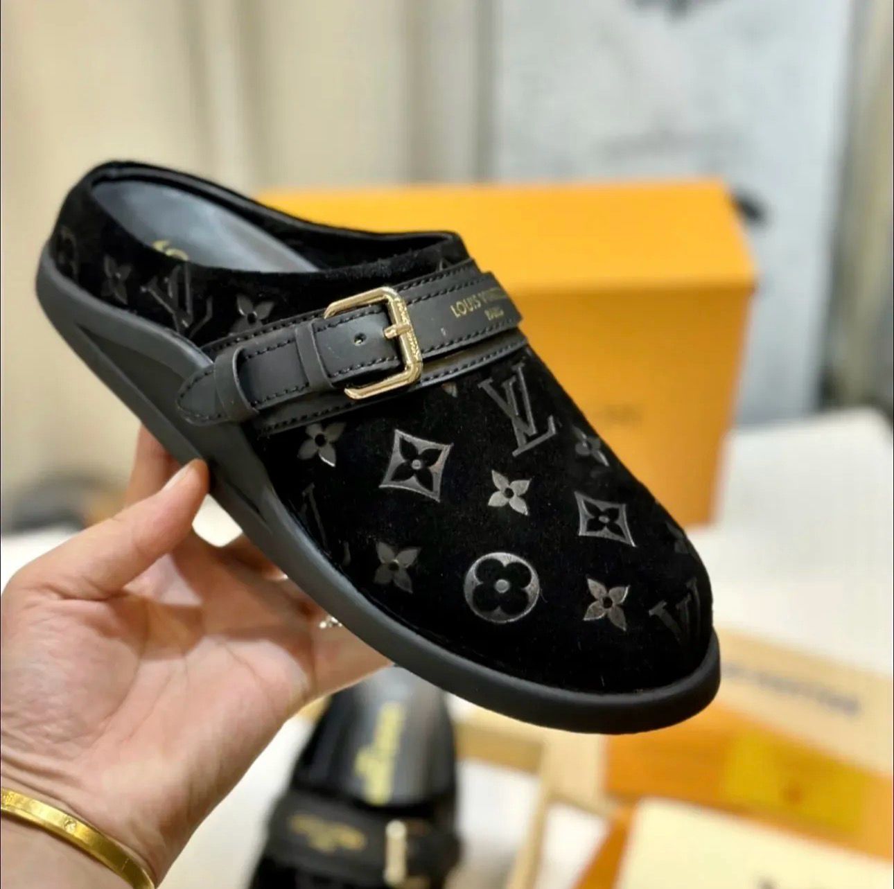The LV To-Go comfort clog Black