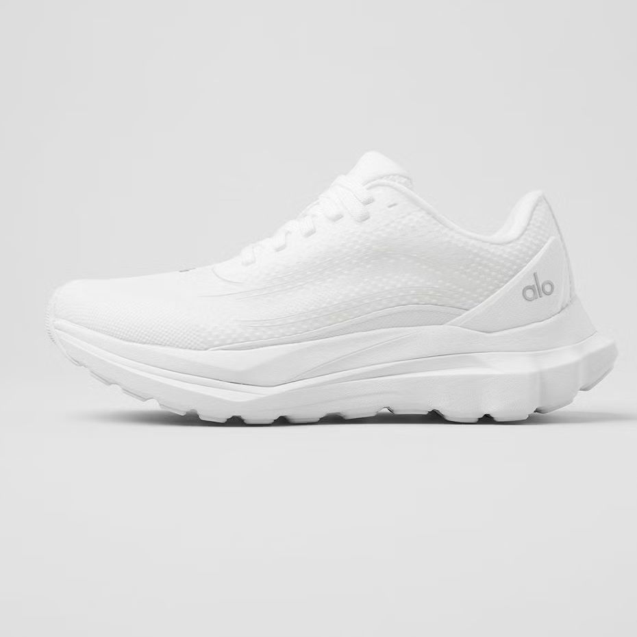 alo yoga runner white/white