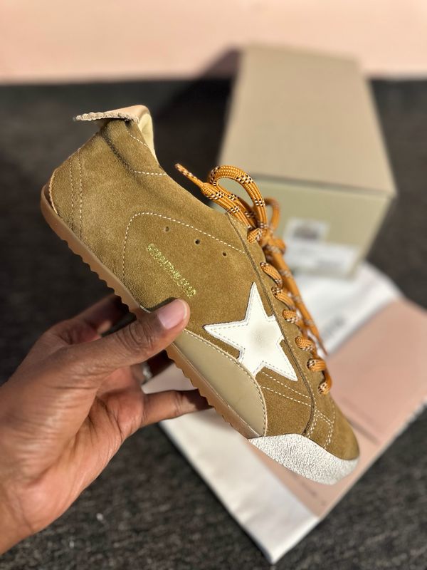 Women's True-Star in tobacco-colored suede with white star and platinum heel tab