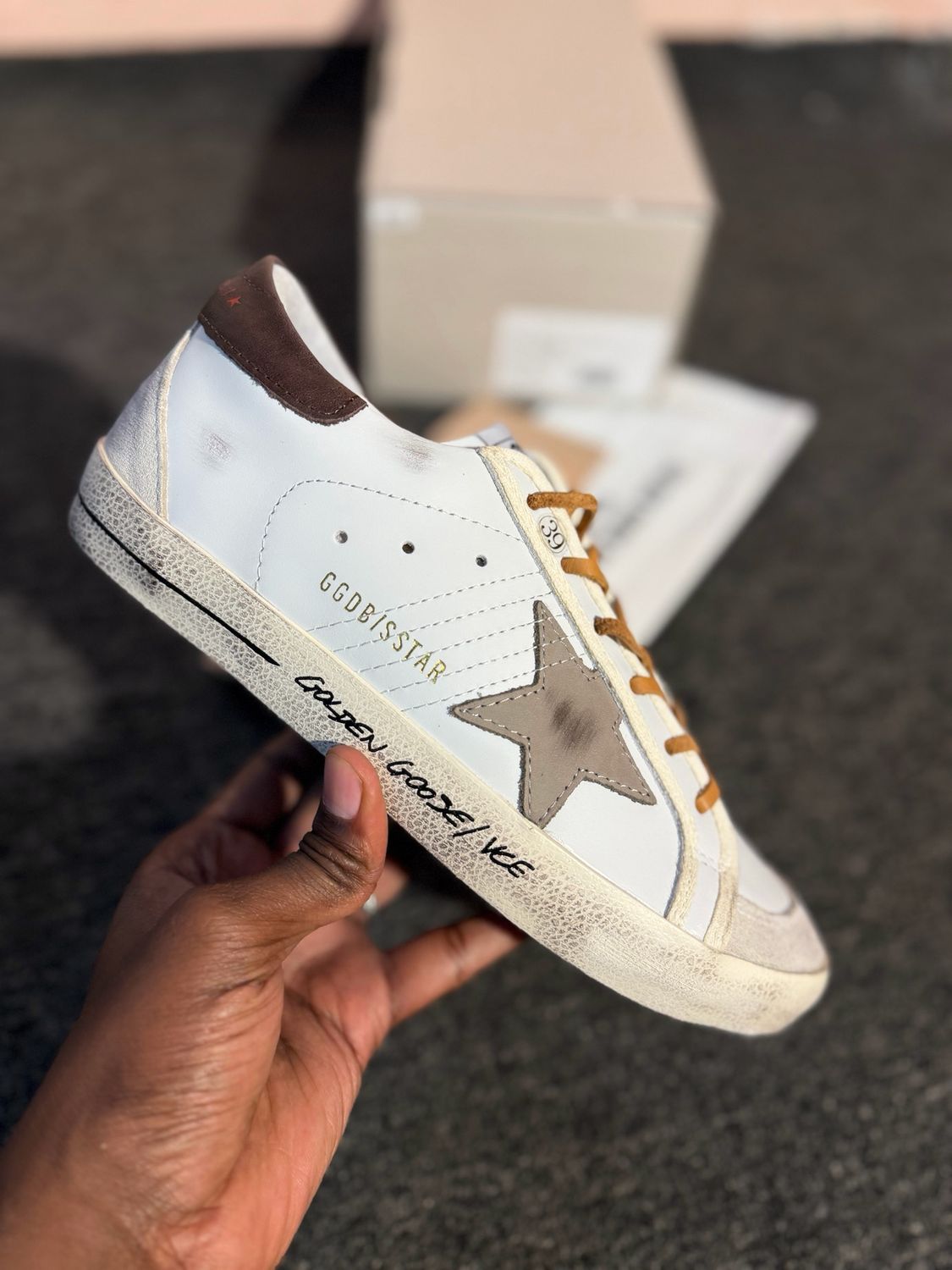  Super-Star with tobacco-colored croc-print leather star and black leather heel tab