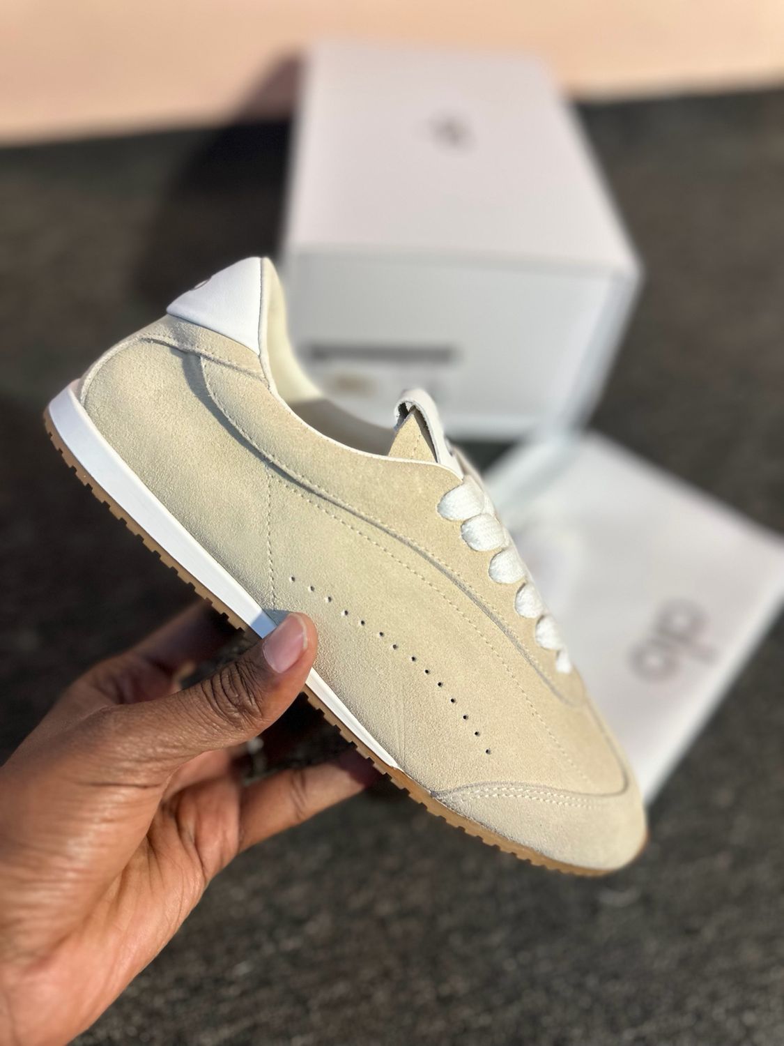 Alo Sunset Sneaker in Sandstone