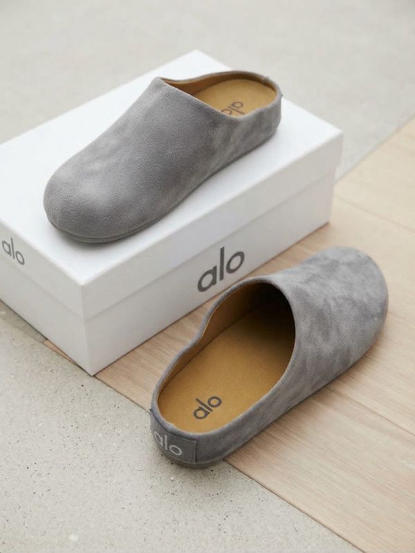 alo Sacha split suede mules / Gary 