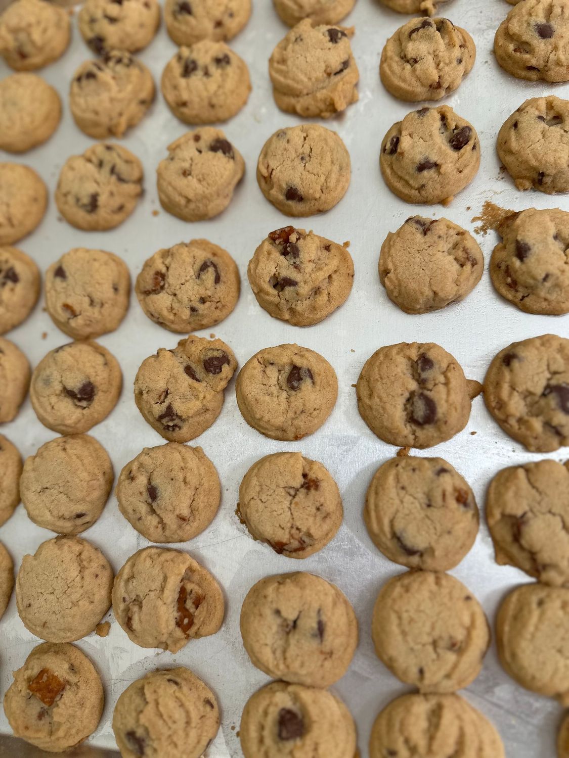 Chocolate Chip Mochi Crunch Cookies