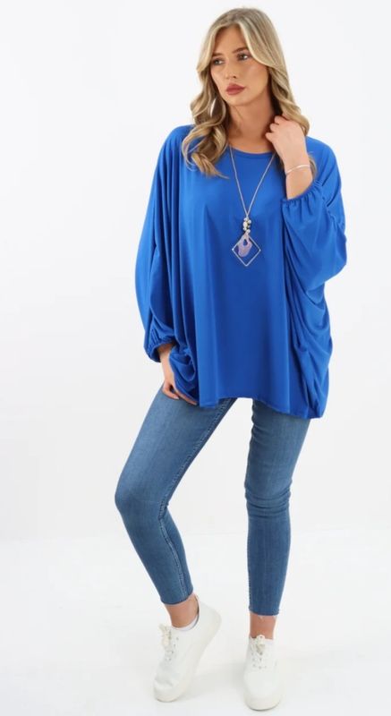 Long sleeve batwing top with necklace