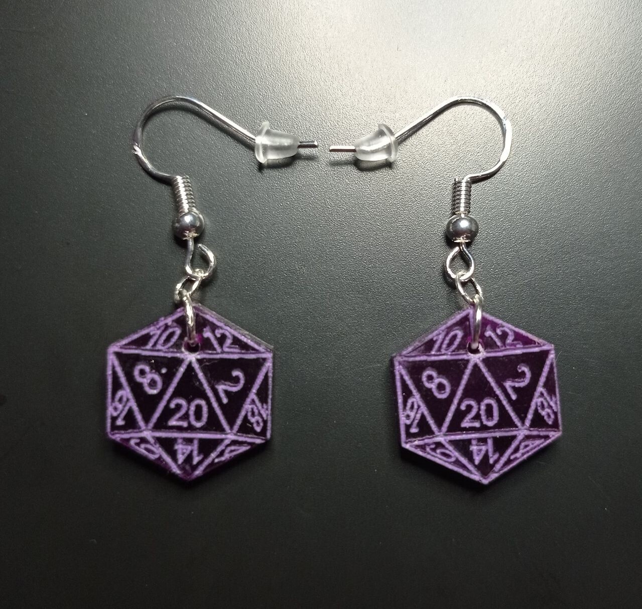 Boucles d&#39;oreilles dés 20, face 20
