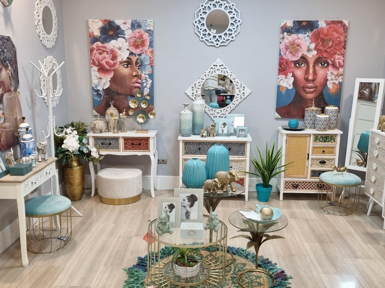 Arreglos de escaparates, salones, y Stand de ferias y eventos