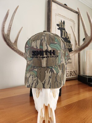 Greenleaf solid back with embroidered logo. Puffy logo
