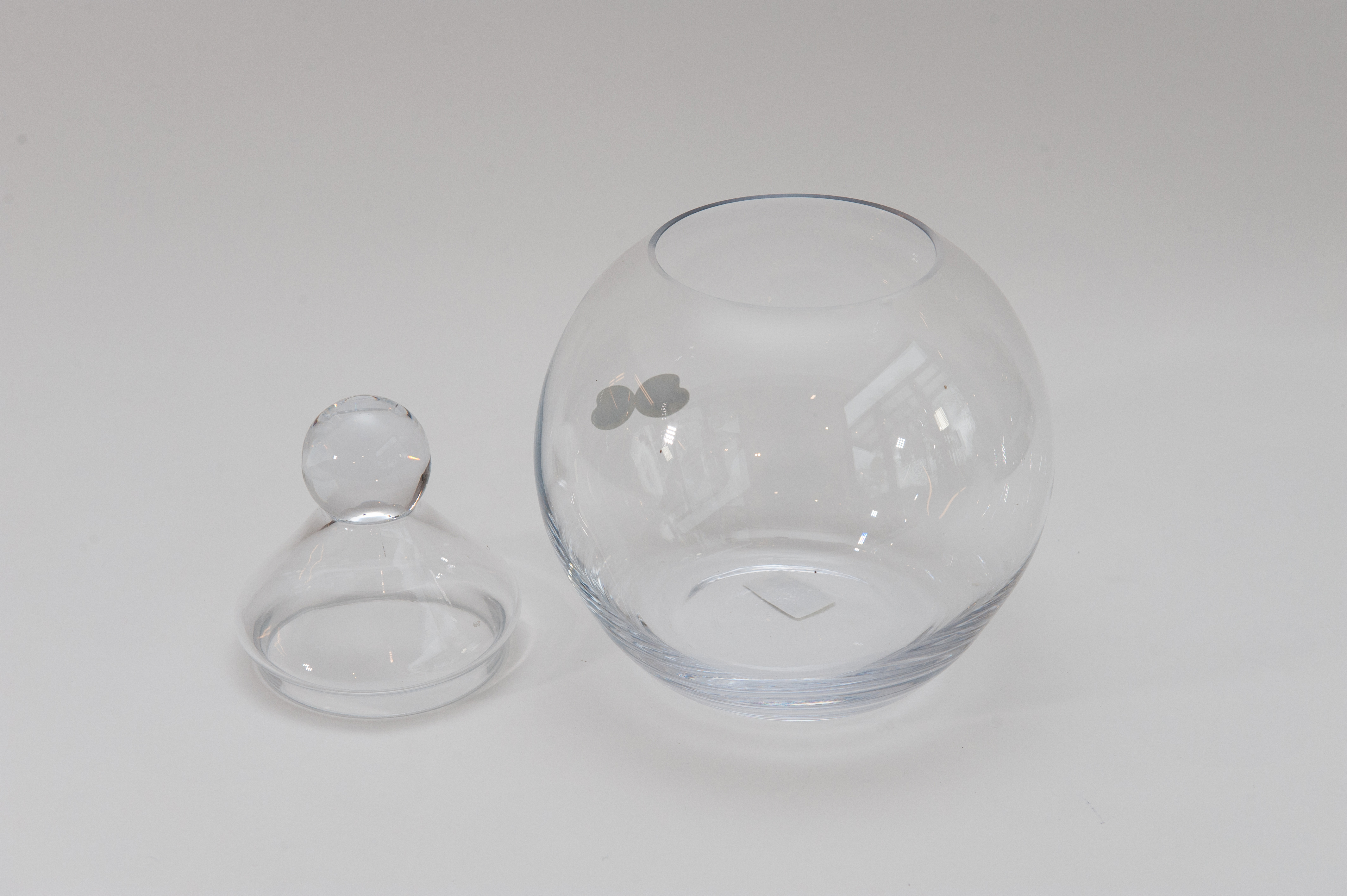 VASO SFERA CON TAPPO