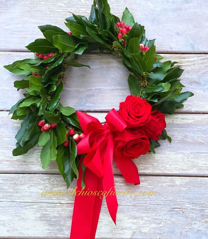 Coroncina di alloro con bacche e rose disidratate da 47€ a 83€