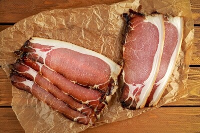 SMOKED BACK BACON  -  9.45 € PER PACK OF 350GM - AVERAGE 8-12+/- SLICES PER PACK                                             (27.00€ PER KG)