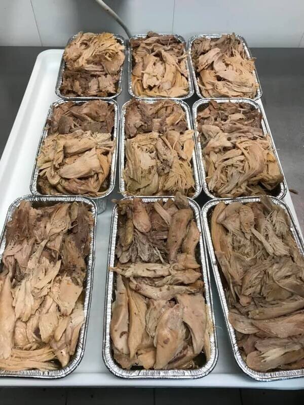 Dinde cuite désossée dans son jus ( +/- 1,2kg )