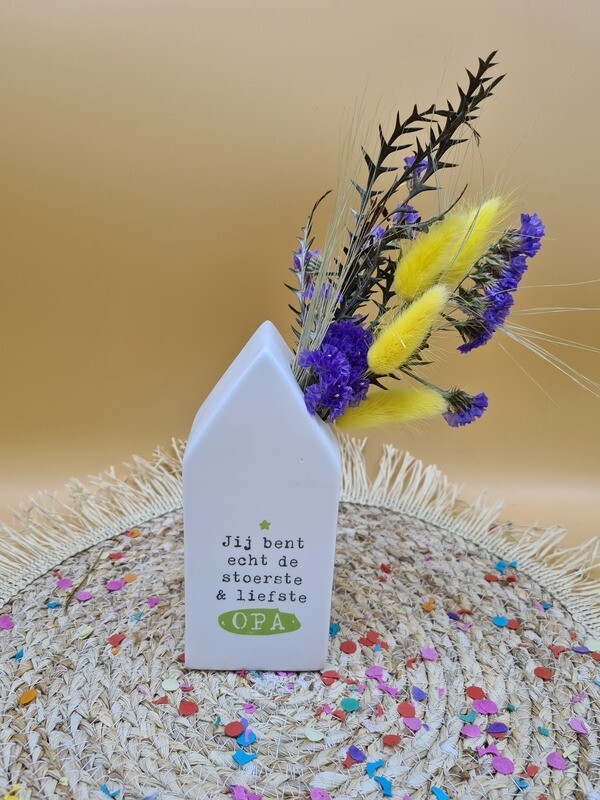 huisje ( opa) met droog bloemen