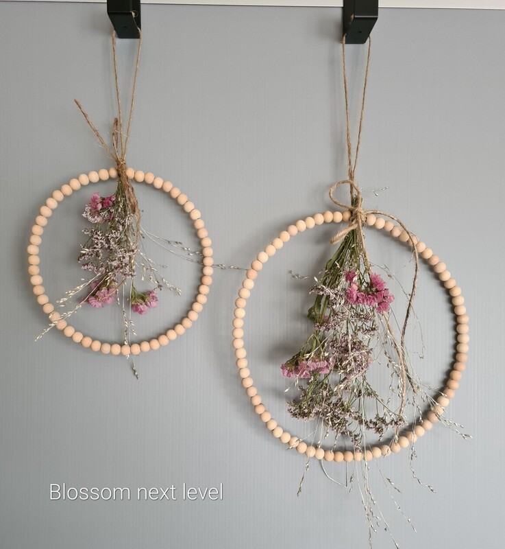 kralen ring met droogbloemen klein