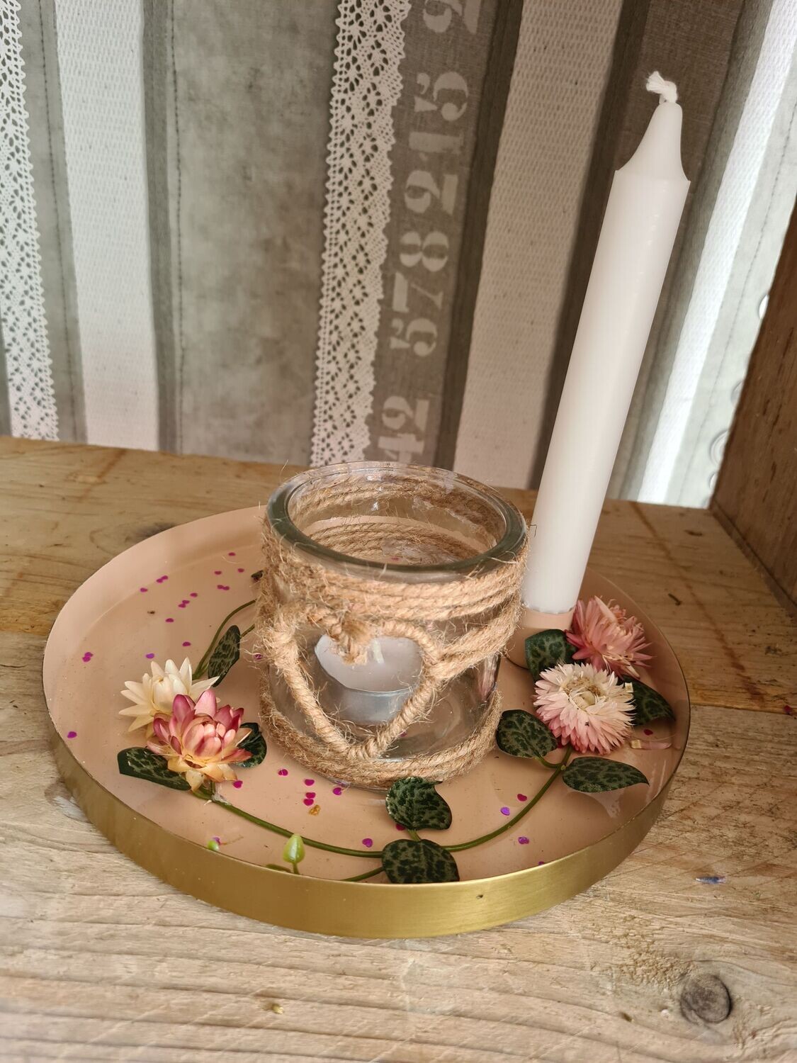 Sweet pink candle plate