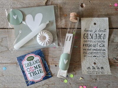 Geslaagd, zet de bloemetjes buiten!!!!  brievenbus cadeau
