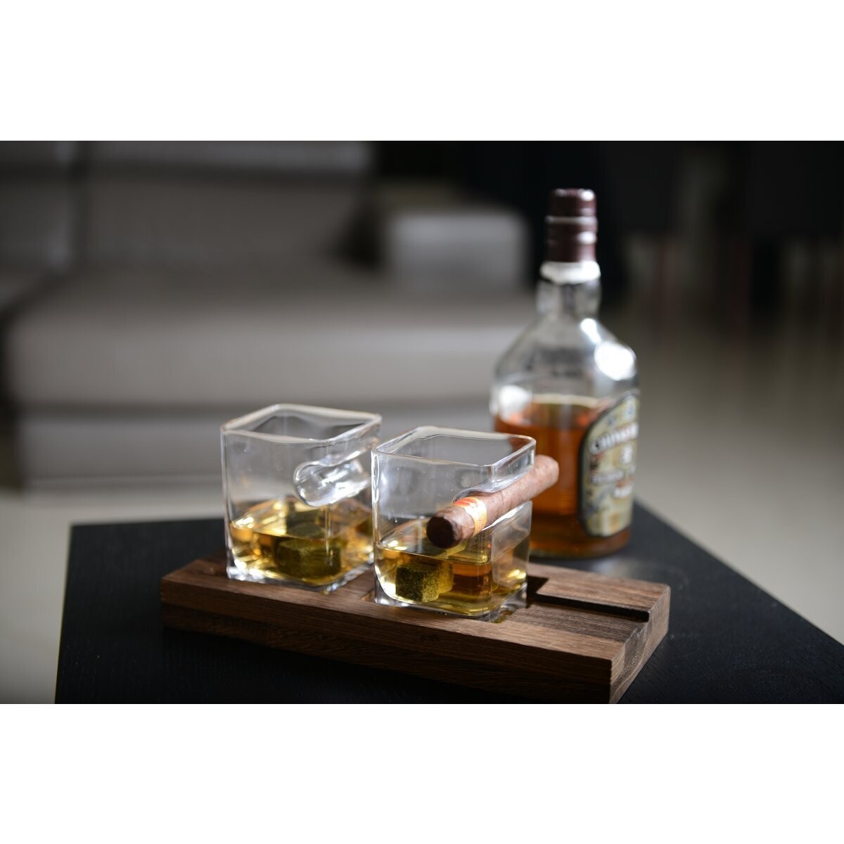Aulica DUO WHISKEY TWEE GLAZEN HOUTEN HOUDER 4 KERAMISCHE STENEN IJSBLOKJES