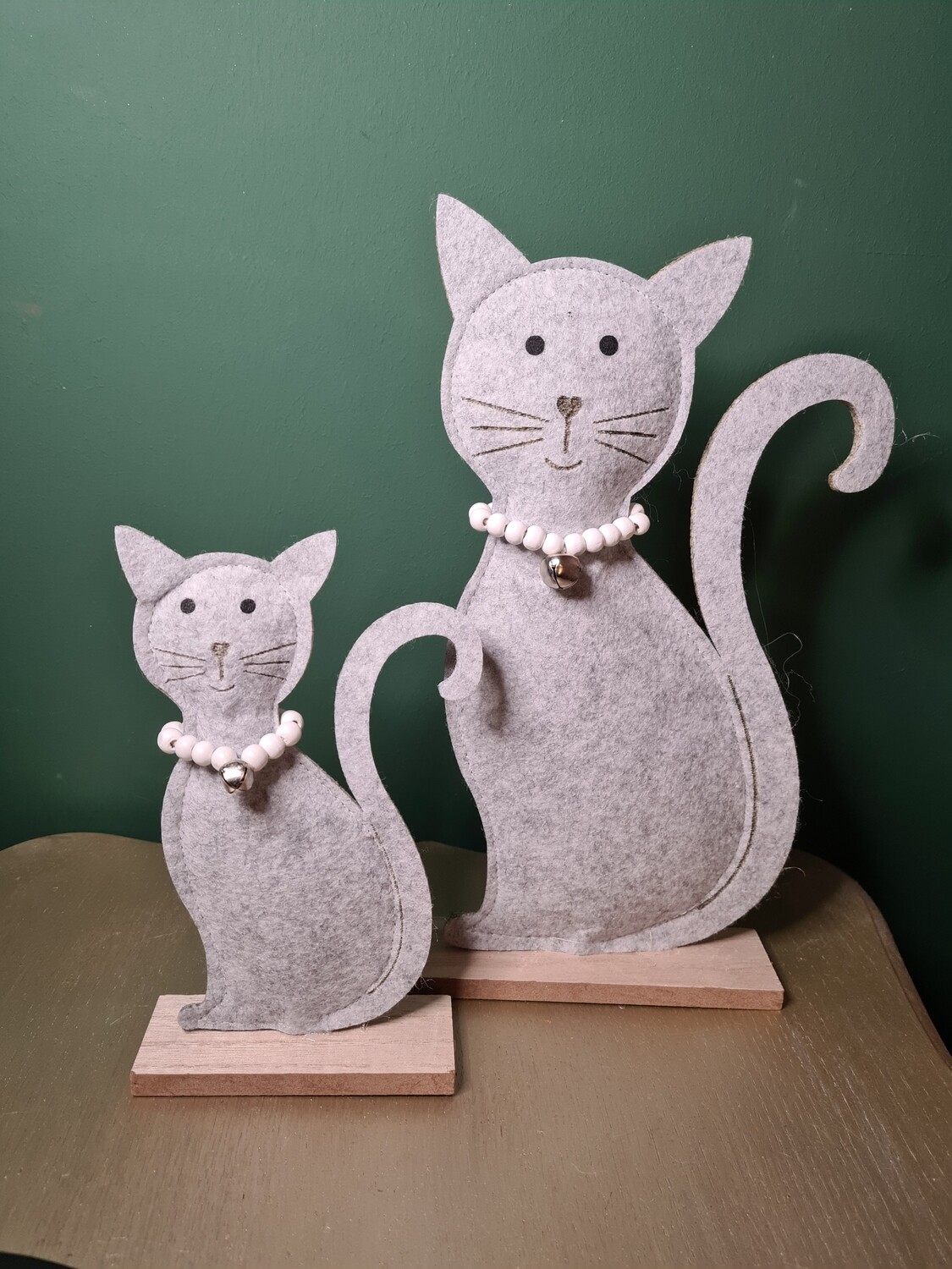 2 vilten katten