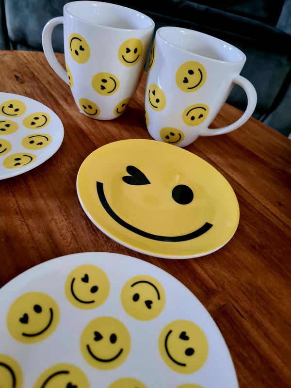Vtwonen smiley plates set