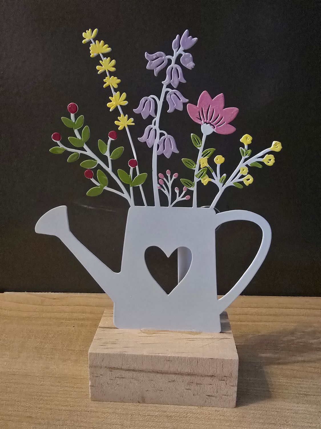 Mooie gieter met bloemen
