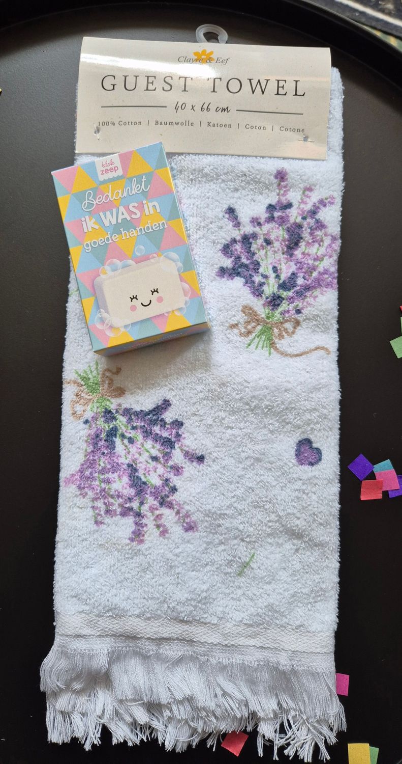 juffen  cadeau-Gastendoekje met een stuk zeep met leuke tekst