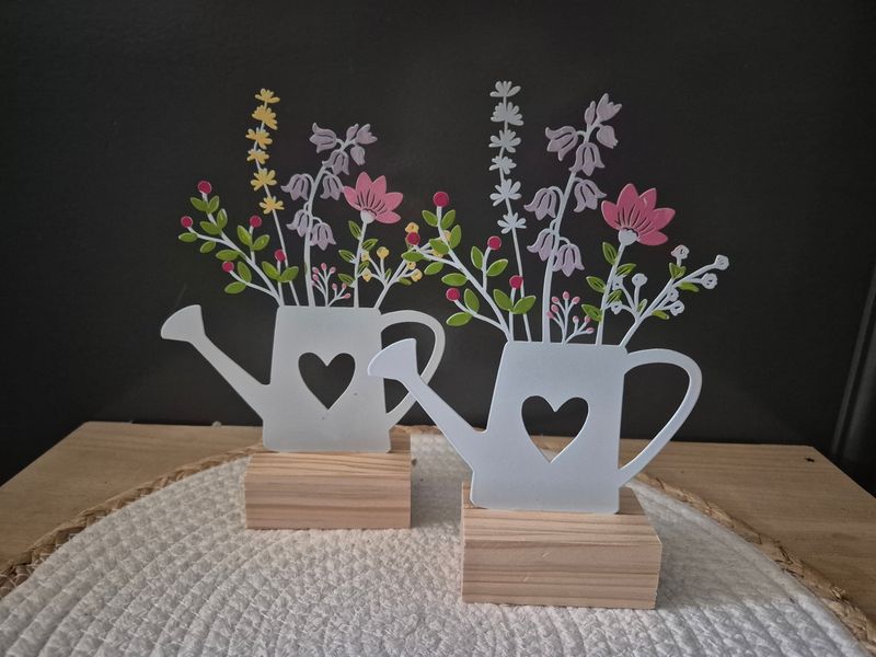 Mooie gieter met bloemen