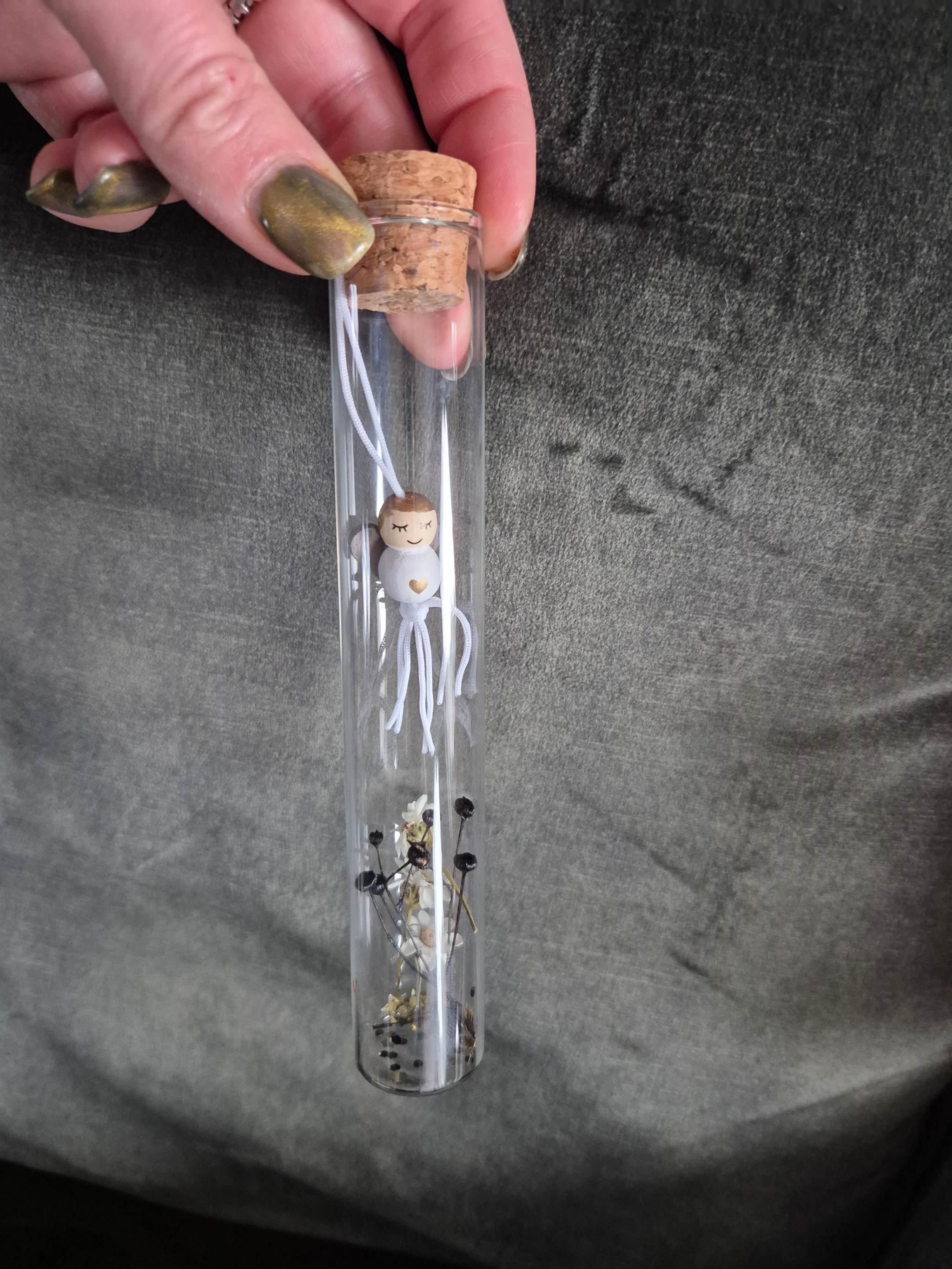 Beschermengel in glazen buisje