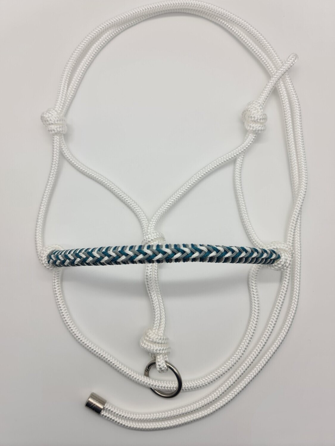 Knotenhalfter mit Verzierung