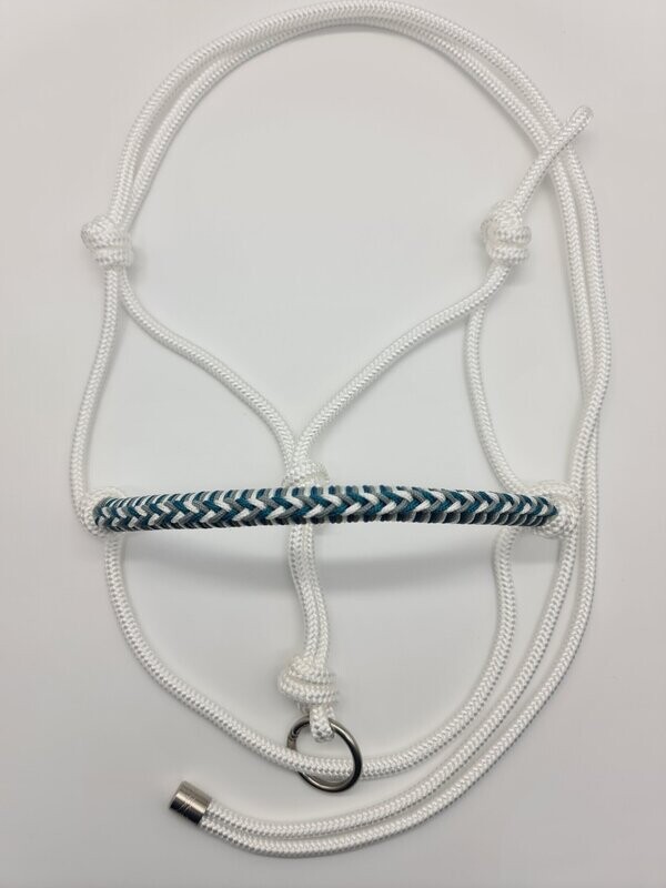 Knotenhalfter mit Verzierung