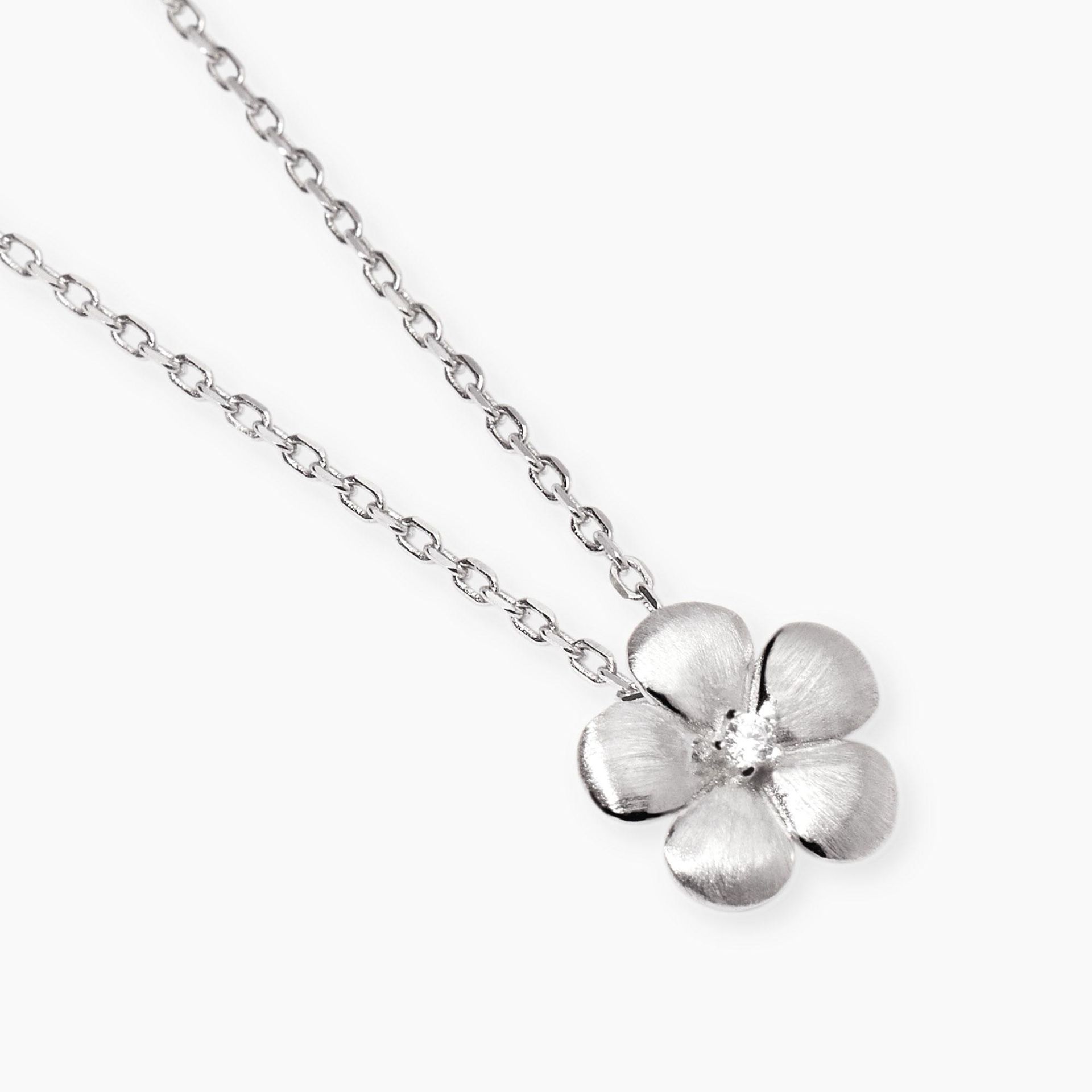 Mabina Girocollo con fiore in argento bulinato