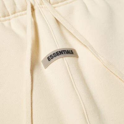 FOG ESSENTIALS SWEATSHORT BUTTERCREAM 