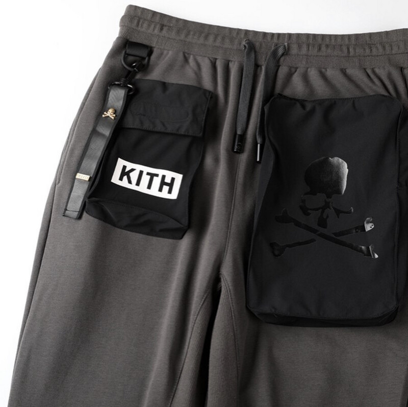 Kith x Mastermind Calça Castanha